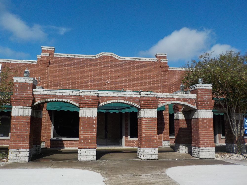 Tejon Plaza: 1601 Alton Gloor , Brownsville, TX 78526